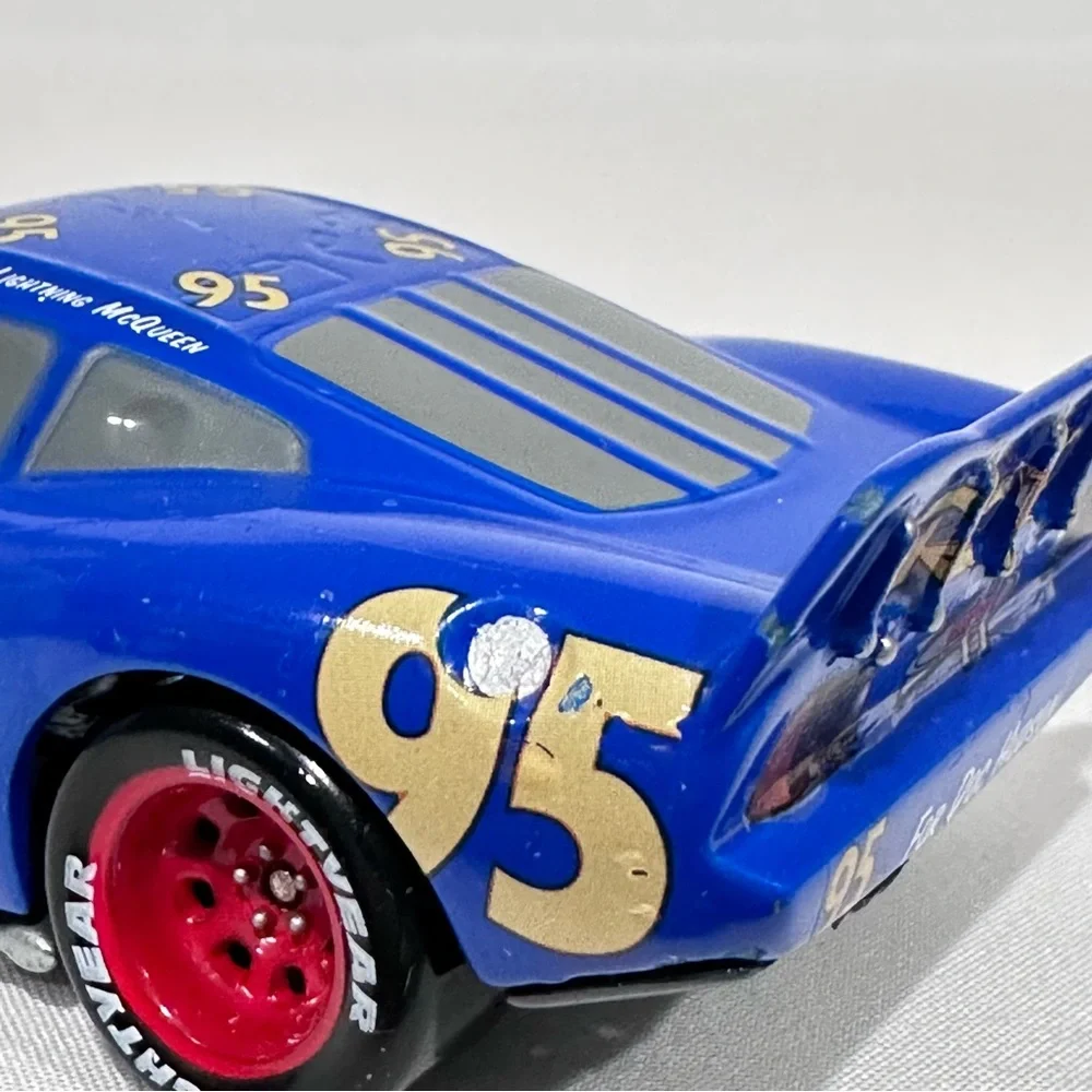 Disney Store Cars 1:43 Deluxe Fabulous Lightning McQueen Die-cast